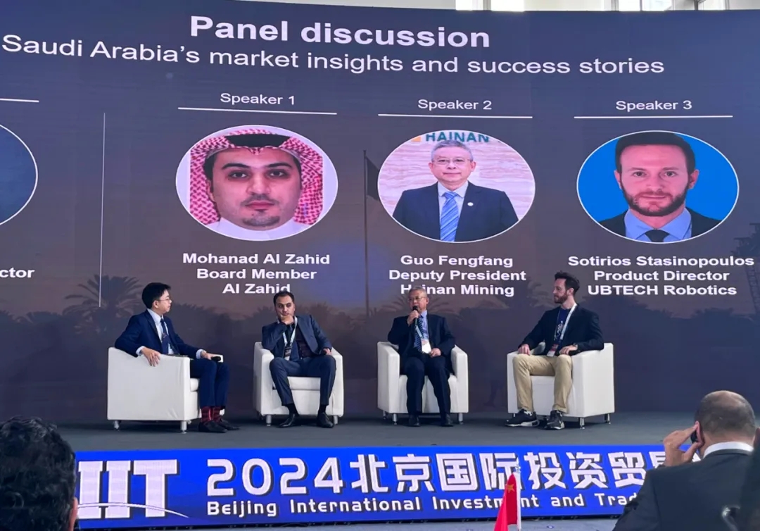 问鼎娱乐与阿吉兰兄弟控股签署相助备忘录 配合探讨在沙特相助2.jpg