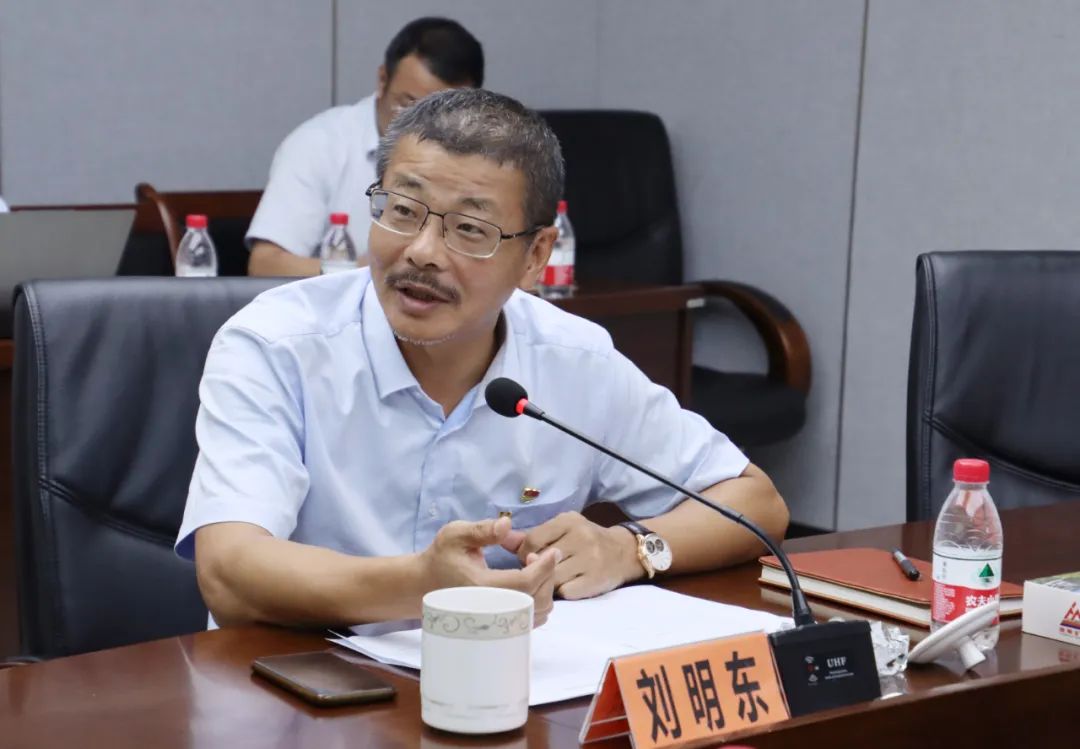 问鼎娱乐党委召开主题教育背面典范案例剖析会