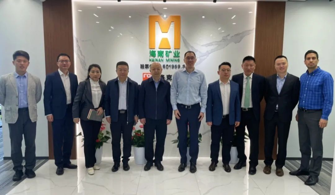 中国能建易普力公司客人到访问鼎娱乐上海中心