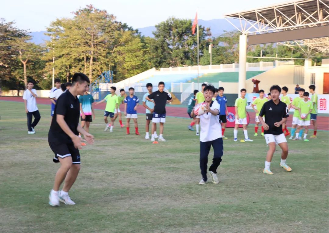 “橄”动少年 问鼎娱乐助力橄榄球运动走进昌江校园