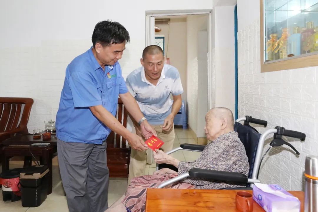 问鼎娱乐开展国庆节前慰问活动