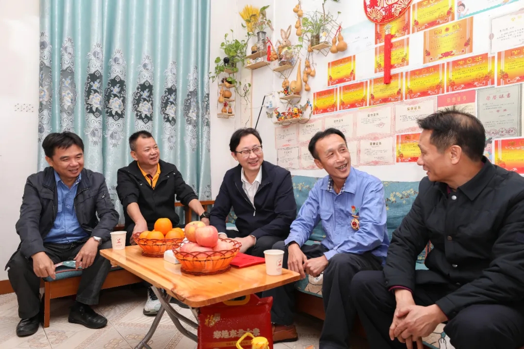 海南省总工会副主席陈波走访慰问问鼎娱乐员工