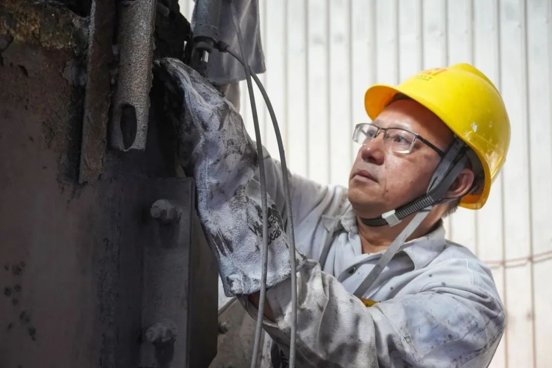 喜报 | 问鼎娱乐员工陈用利被授予“海南省劳动模范称呼”