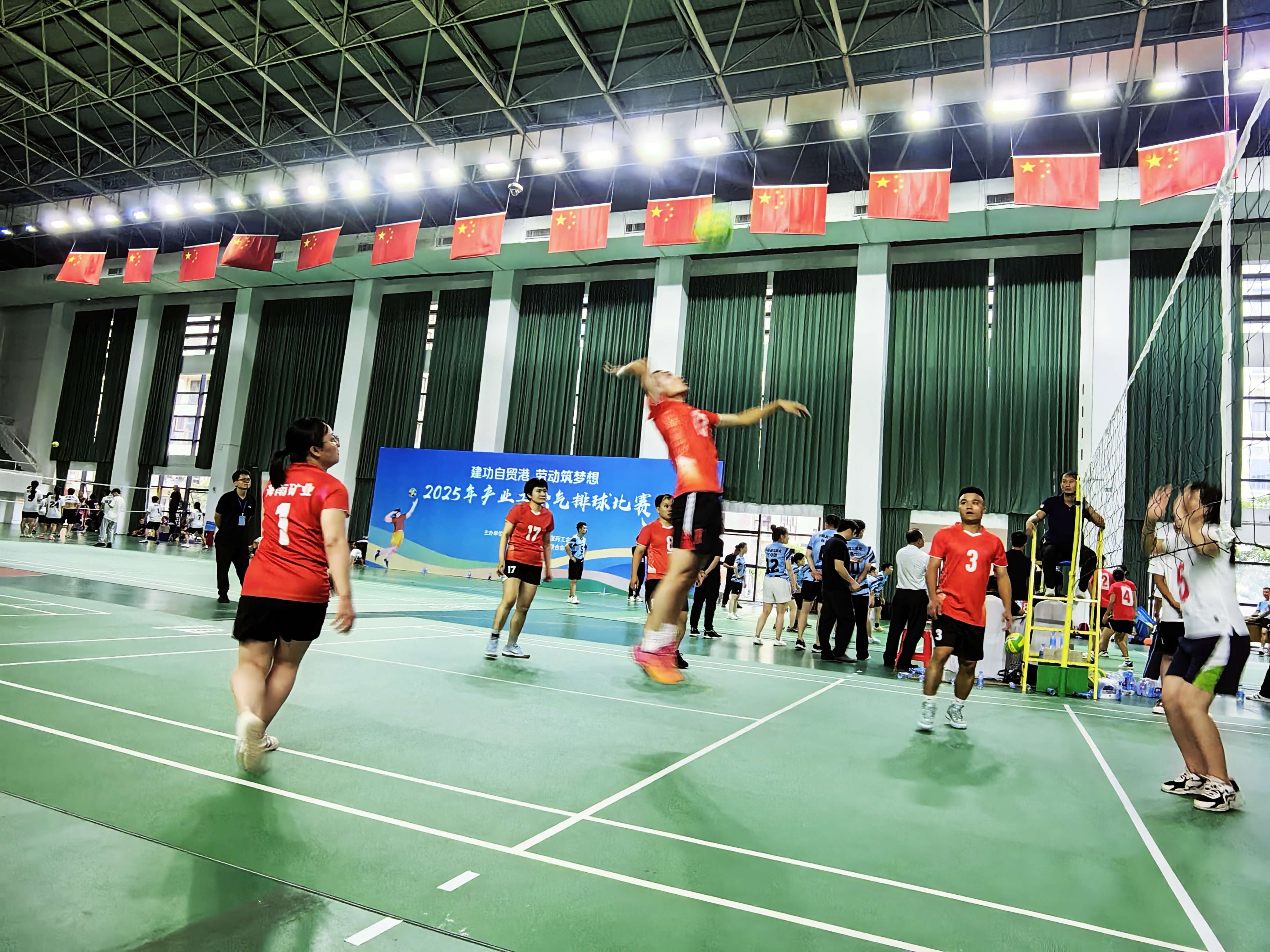 问鼎娱乐加入海南省工业工会气排球角逐获“优异组织奖”